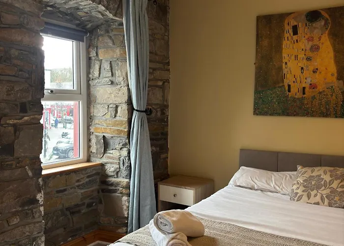 The Nest On The Octagon Westport